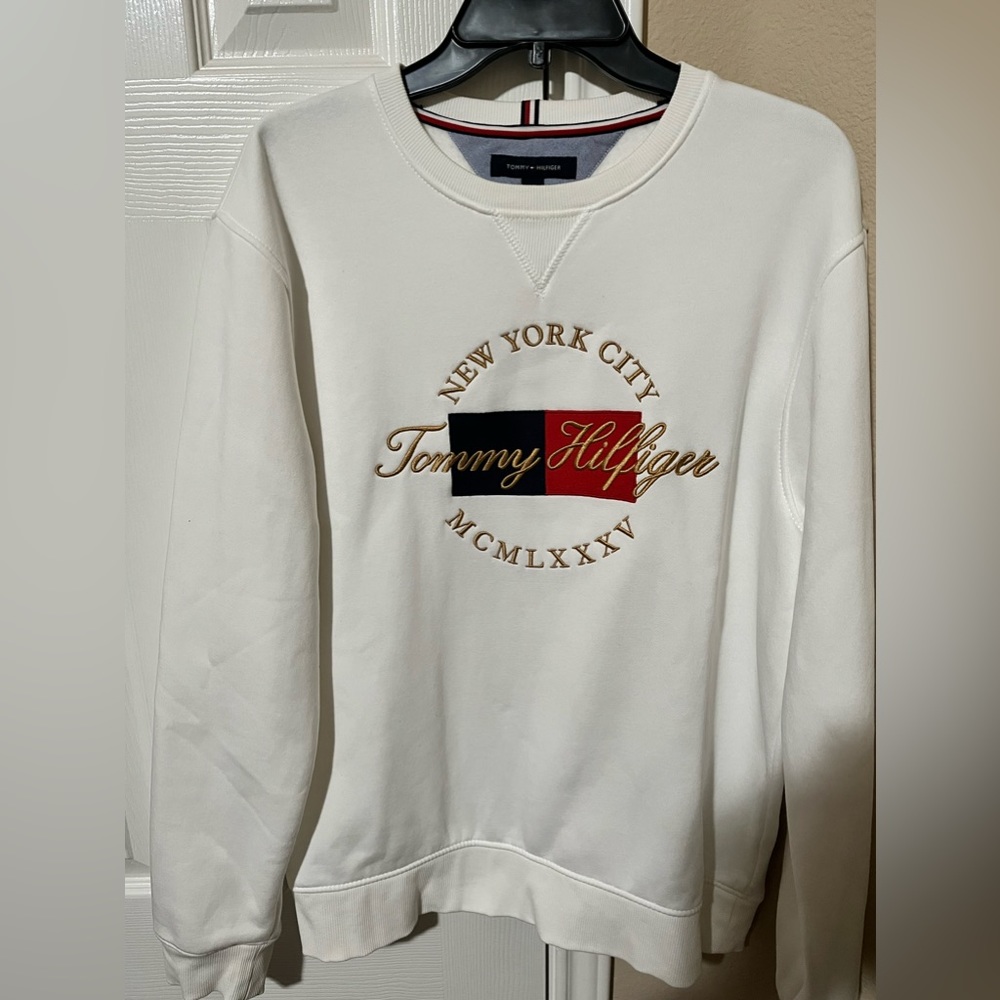 Men’s Tommy Pullover Sweatshirt- Fairly New